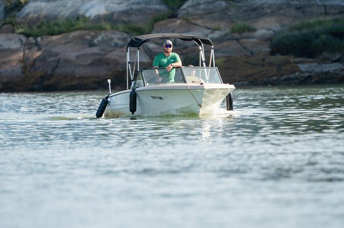 Squamish 4hr Rental 17ft Fiberglass Hourston with 70HP Engine - Practical Tips for Your Day on the Water