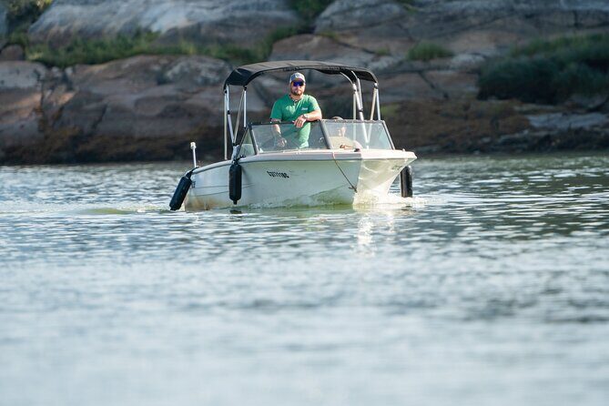 Squamish 4hr Rental 17ft Fiberglass Hourston with 70HP Engine - FAQ