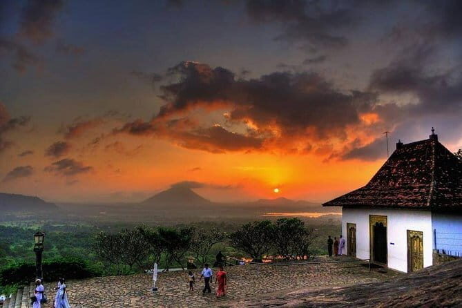 Sri lanka Airport (BIA CMB) to Pasikudha Private Transfer Pickup And Drop - Key Points