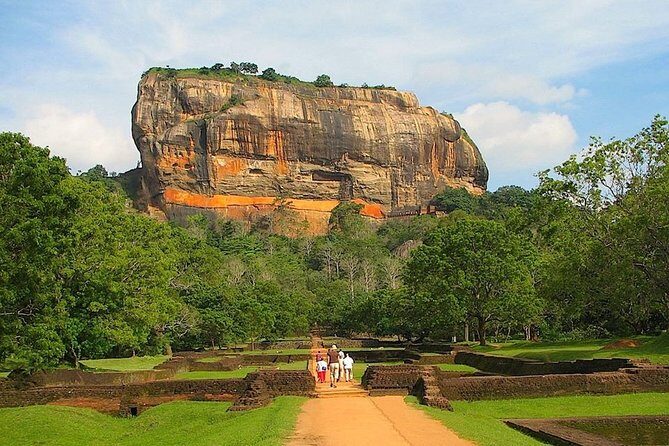 Sri Lanka Airport (BIA CMB) to Sigiriya Pickup And Drop|Private Transfer - Reliable Comfort from Colombo Airport to Sigiriya: A Practical Review