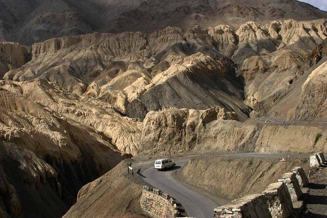 Srinagar To Leh, Ladakh Taxi (One way Transfer) - A Detailed Look at the Srinagar to Leh Transfer Experience