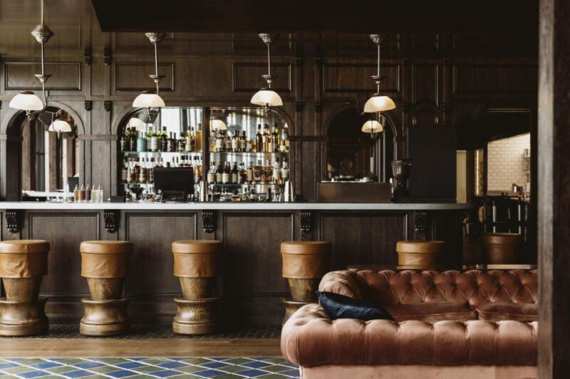 St Andrews: City Highlights Walking Tour with Cocktail - The Perfect End: Dune Cocktail Bar