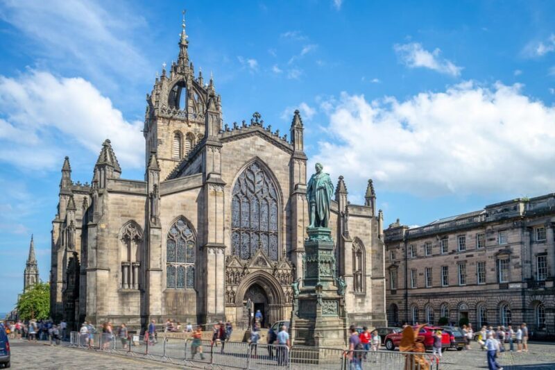 St Giles' Cathedral and Edinburgh Old Town Private Tour - Key Points