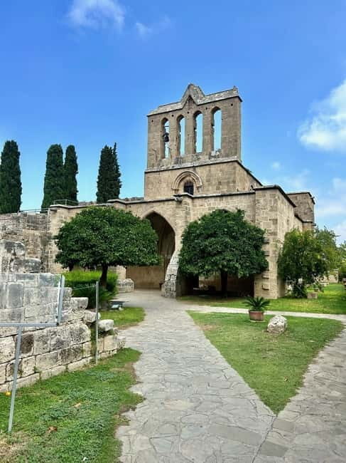St. Hilarion Castle and Bellapais ruines- with private guide - FAQs