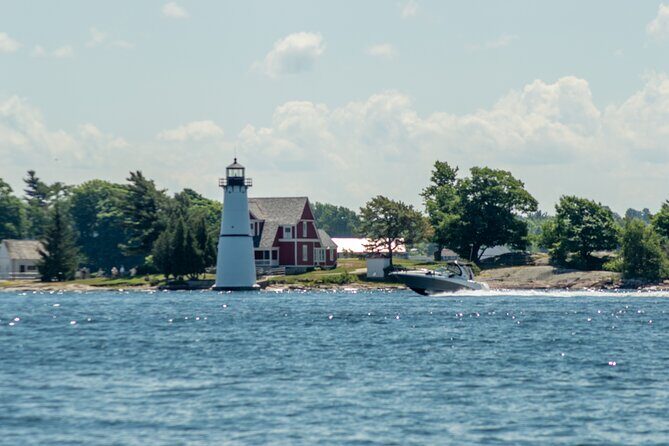 St Lawrence River - Rock Island Lighthouse on a Glass Bottom Boat Tour - Who Should Consider This Tour?