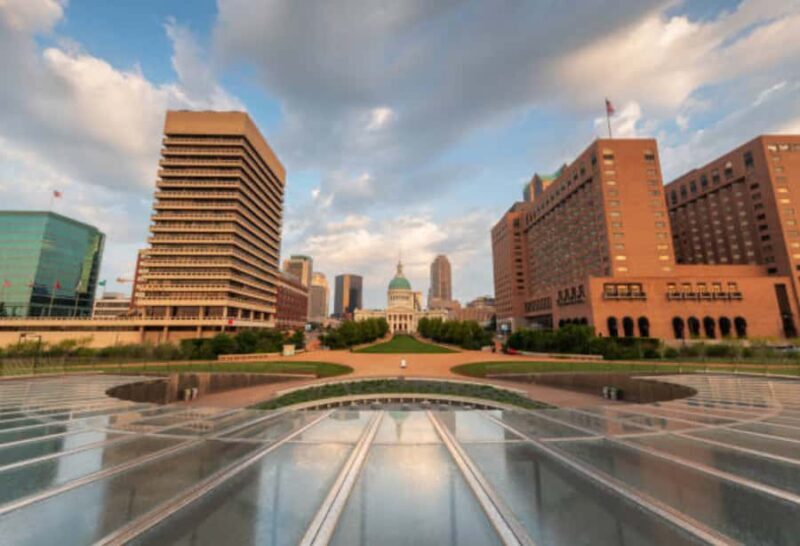 St. Louis Skyline & Stories: 2-Hour Private Walking Tour - Key Points