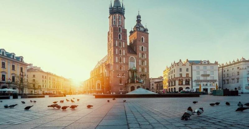 St. Mary's Basilica and more - a short walk with a guide - What This Tour Offers: A Closer Look at Krakow’s Historic Heart