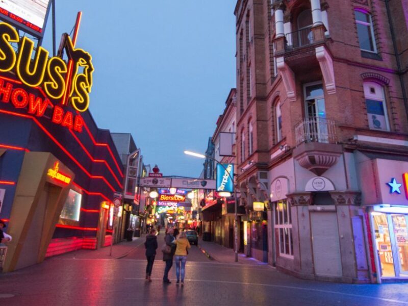 St. Pauli Tour: Drag-Attack with Barbie Stupid & Lee Jackson - Discover Hamburg’s Red-Light District with the St. Pauli Drag-Attack Tour