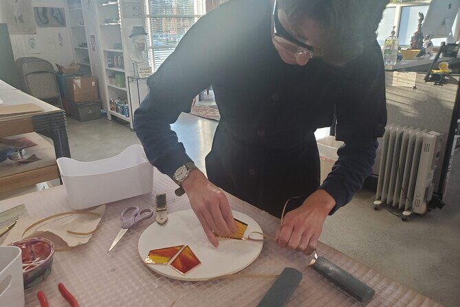 Stained Glass Magic Class in Everett - The Location and Practicalities