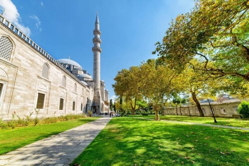 stanbul: Bus Tour with Cable Car, Bosporus Cruise, & Lunch - Lunch and Culinary Flavors