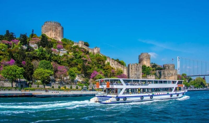 stanbul: Bus Tour with Cable Car, Bosporus Cruise, & Lunch - Exploring Balat Neighborhood