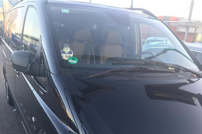 Standard Minivan from Charleroi airport to city of Brussels - Detailed Review of the Transfer Experience