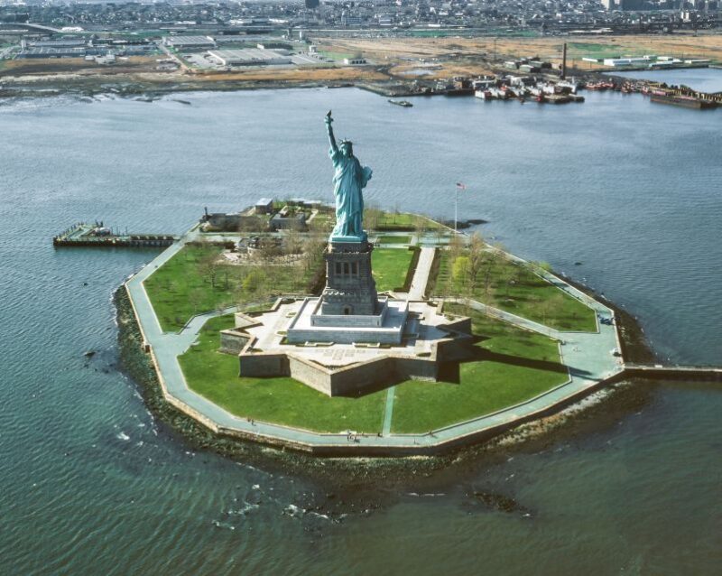 Statue of Liberty and Ellis Island Guided Tour - Key Points
