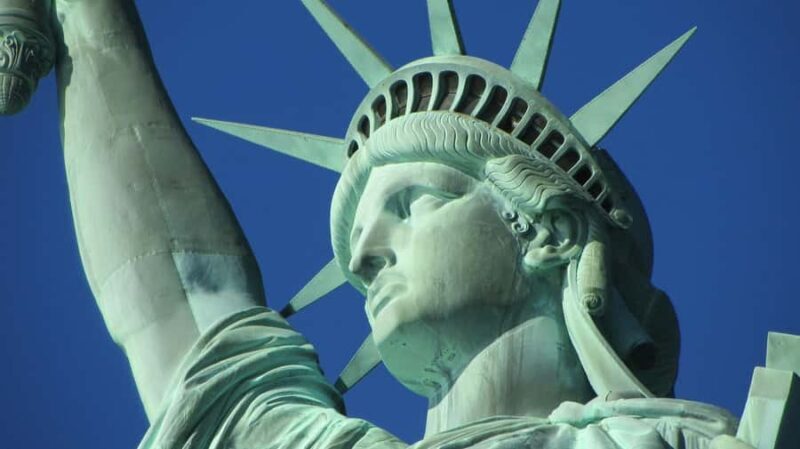 Statue of Liberty Ellis Island Guided Tour French or Spanish - Key Points