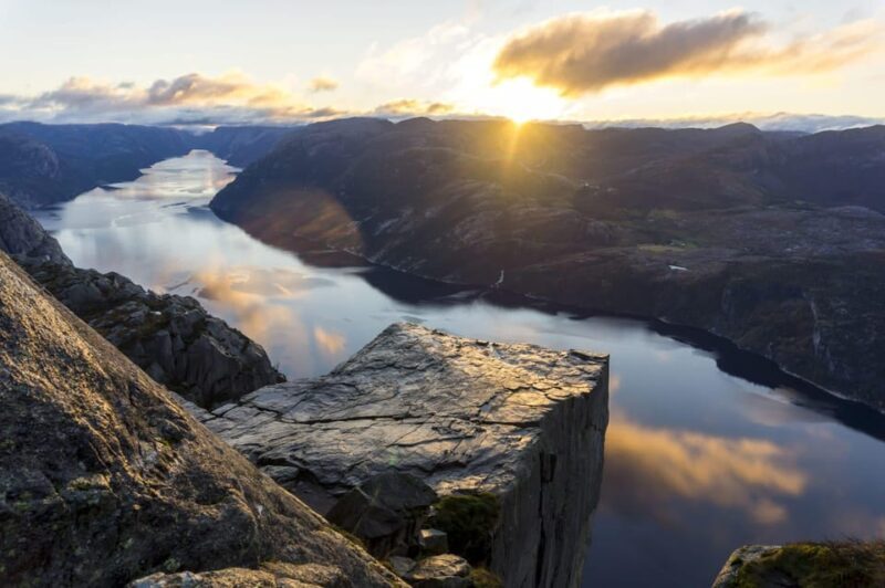 Stavanger: Preikestolen (Pulpit Rock) Hike with Local Guide - Key Points
