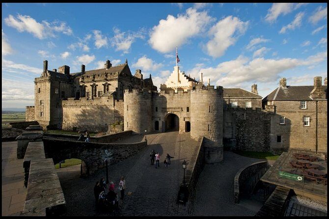 Stirling Castle and the Secrets of the Old Town Private Tour - The Experience in Practice