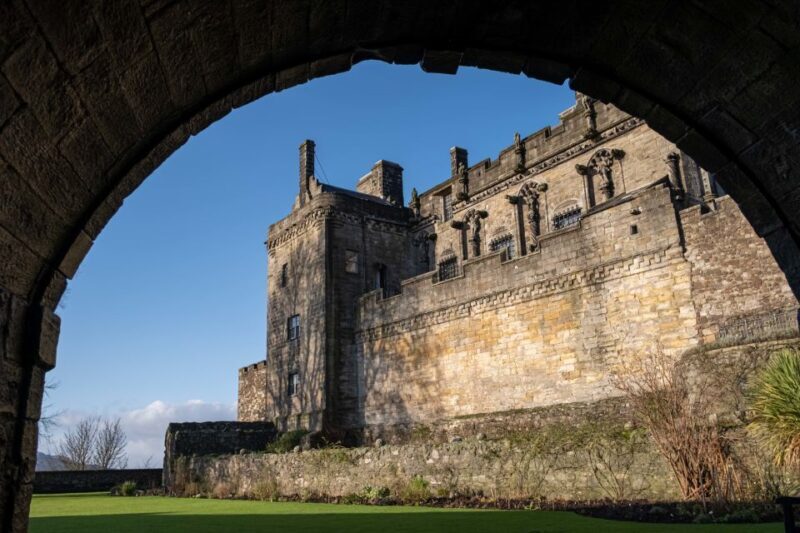 Stirling Castle: Skip-the-Line Guided Tour in Spanish - Authentic Experiences and Reviewer Insights