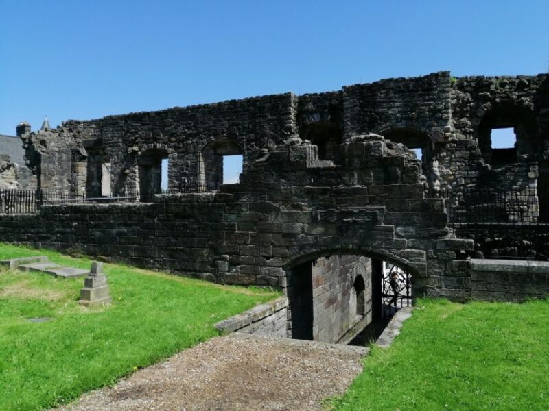 Stirling: Daily Guided Walking Tour (11am & 2pm) - Who Should Book This Tour?