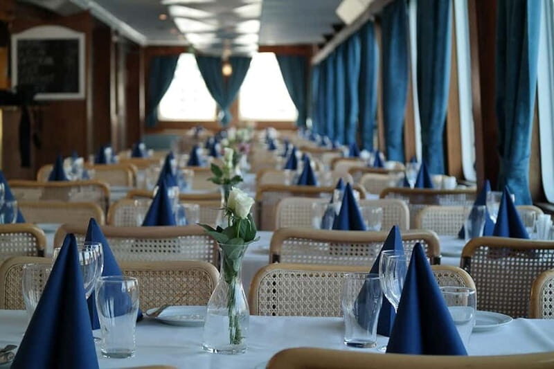 Stockholm: All-You-Can-Eat Shrimp/Tacos Cruise & Live Music - Who Should Consider This Experience?