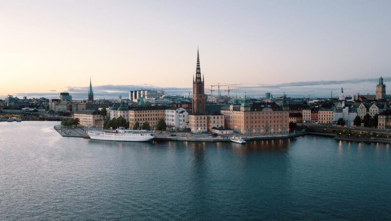 Stockholm Icons: Old Town & Riddarholmen Private Guided Tour - Key Points