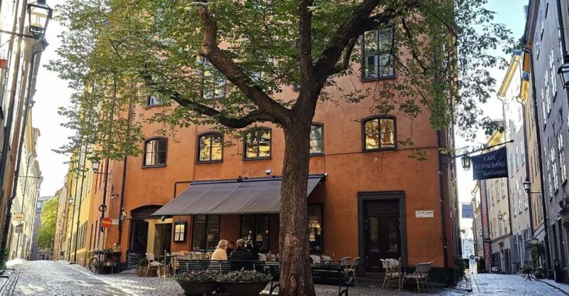 Stockholm: Old Town Walking Tour, stories and secrets - Exploring the Itinerary in Detail