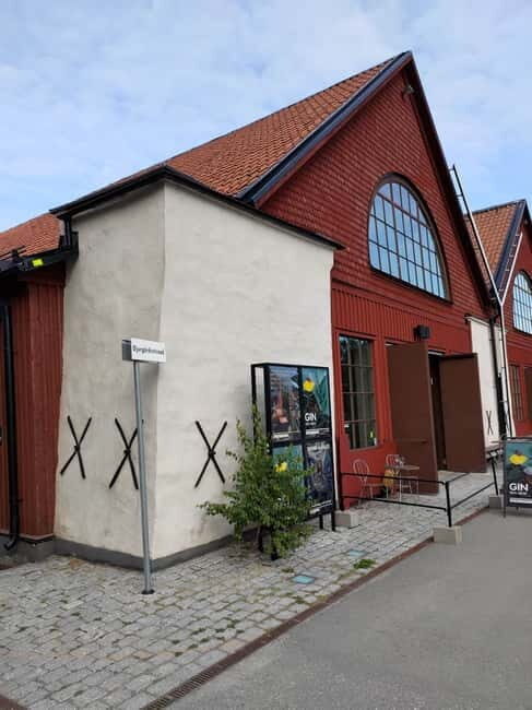 Stockholm: private 3h tour - Old Town, ferry and Vasa museum - Scenic Ferry Ride & Waterway Views