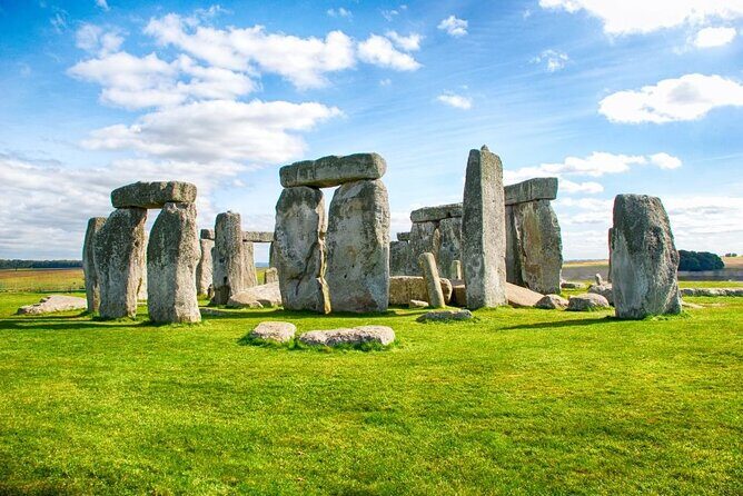 Stonehenge and Bath Guided Day Tour from London - Transport and Group Size