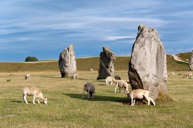 Stonehenge, Avebury,Cotswolds. Small group day tour from Bath - A Deep Dive into the Experience