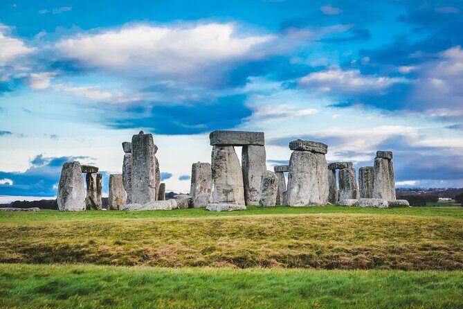 Stonehenge & the Cotswolds Including Admission from Bath - A Comprehensive Breakdown of the Experience