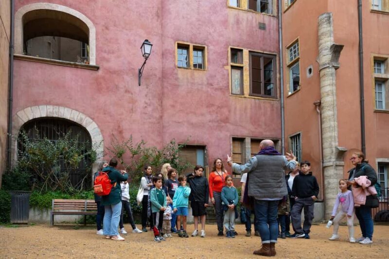 Storytelling tour of the Vieux-Lyon for children in French - Key Points