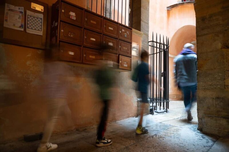 Storytelling tour of the Vieux-Lyon for children in French - The Sum Up