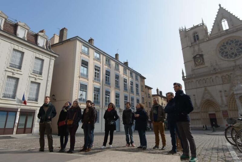 Storytelling tour of the Vieux-Lyon in French - The Guide and the Experience