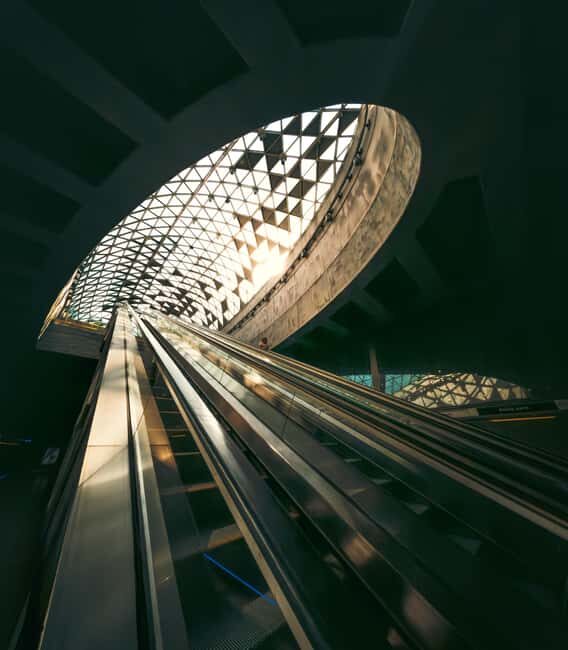 Street photography with your smartphone, tour of Budapest - Exploring Budapest Through a Photographic Lens