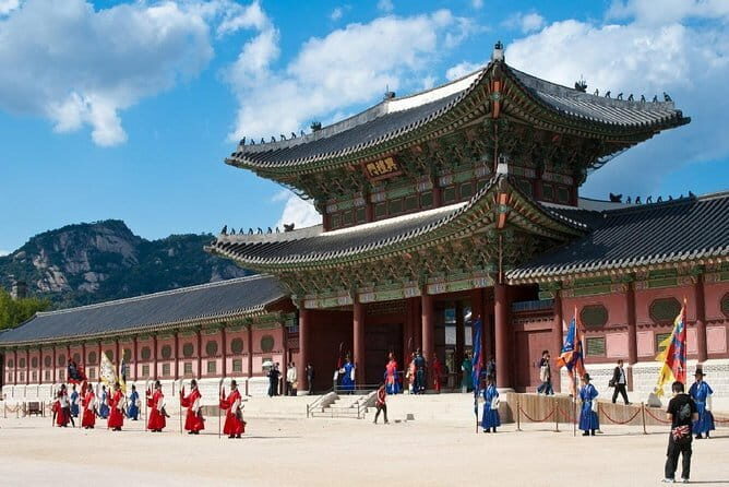 Street photoshoot and Seoul Hidden gem History Walking Tour - Authentic Traveller Insights