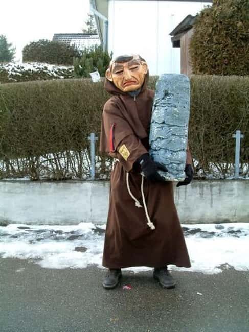 Stuttgart: 4-castle winter hike with costume tour - A Deep Dive Into the Castle Hike Experience