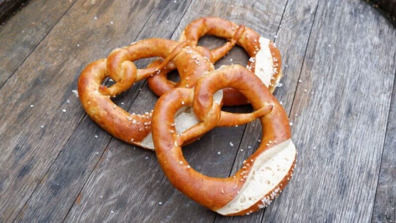 Stuttgart: Swabian Cuisine Guided Walking Tour with Tastings - The Itinerary and How It Feels