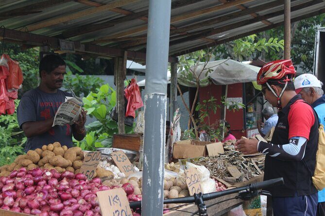 Suburbia cycling adventure surrounding wetlands and temples  Colombo Outskirts - Key Points