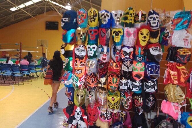 Sunday afternoon, Mexican wrestling in Oaxaca - Post-Match Interaction: Meeting the Wrestlers