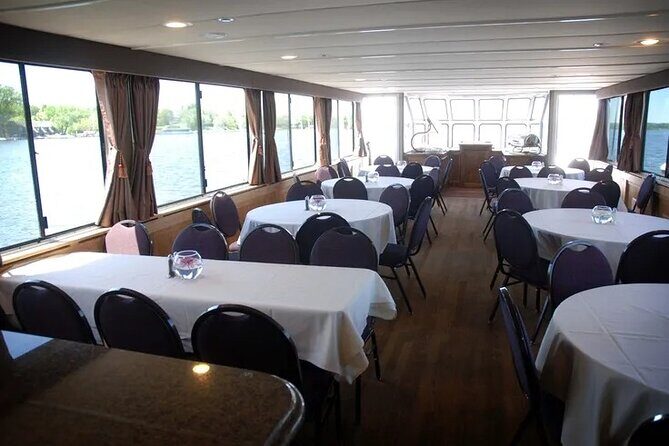 Sunday Dinner Show Cruise on Lake Minnetonka - An Authentic Lake Minnetonka Experience
