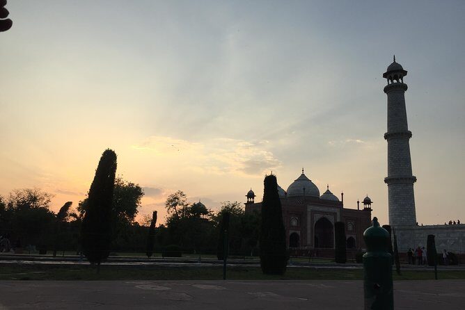 Sunrise Taj Mahal Tour With Female Tour Guide - FAQ