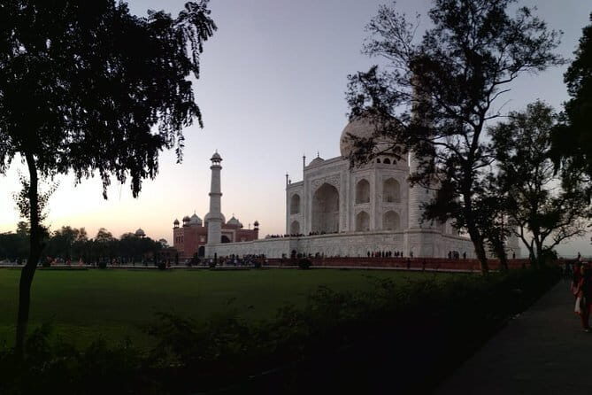 Sunrise tour of Taj Mahal with Guide - Key Points