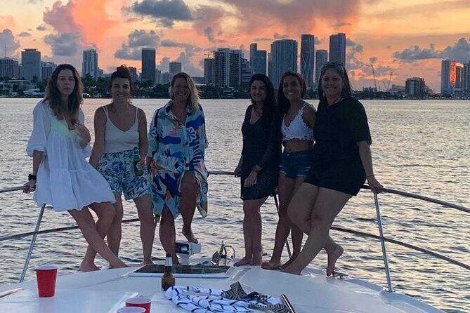 Sunset and Night Cruise of the Miami Bay Skyline on a Yacht - FAQ