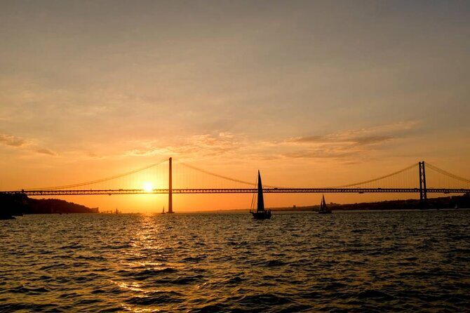 Sunset and Sea Food in Cacilhas - Key Points