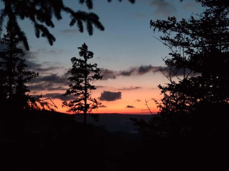 Sunset at the Monges lake and peaks - An Immersive Look at the Tour Experience