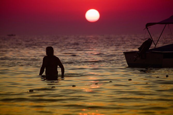 Sunset Boat Tour to Cinque Terre with aperitif on board - FAQ