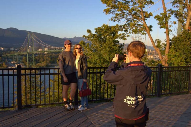 Sunset Bus Tour: Stanley Park & English Bay Photostops - Key Points