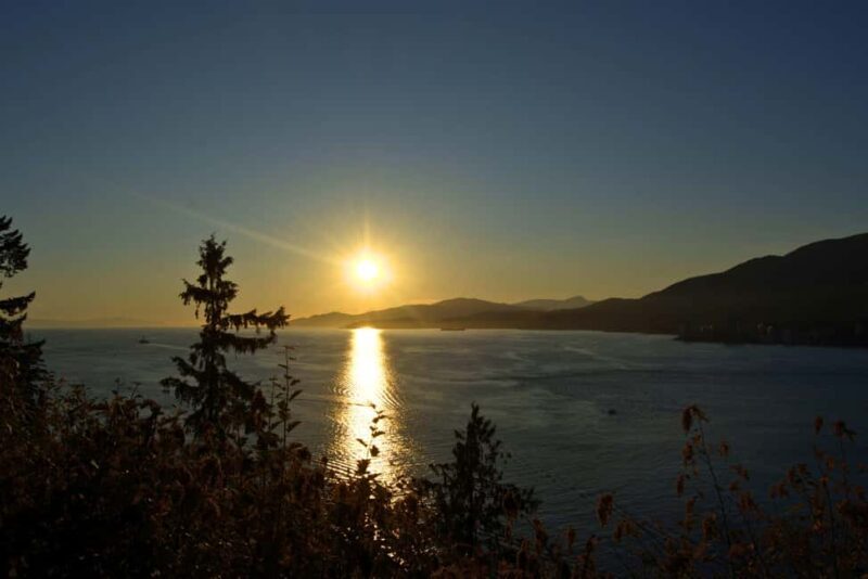 Sunset Bus Tour: Stanley Park & English Bay Photostops - The Transportation & Tour Experience
