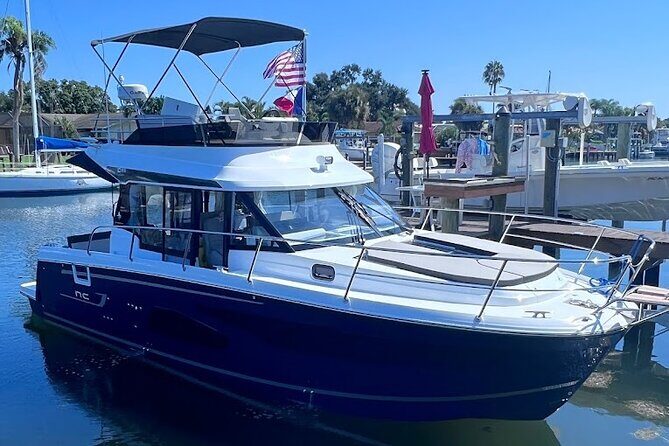 Sunset Champagne and Charcuterie Charter in Tampa (Private avail) - Sunset Champagne and Charcuterie Charter in Tampa: A Luxurious Evening on the Water