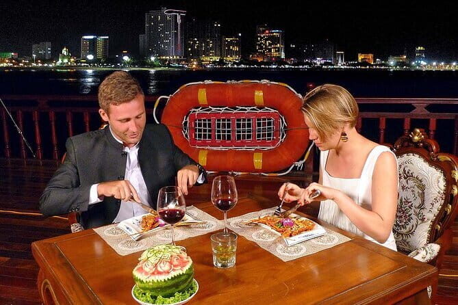 Sunset cocktail and dinner on the Emperor cruise on Nha Trang Bay - Who Should Book This Experience?