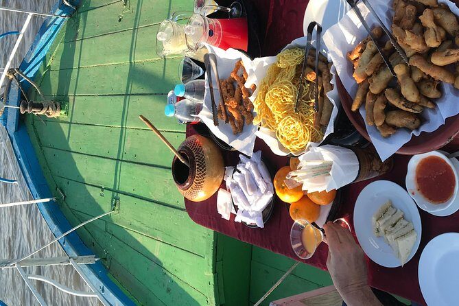 Sunset Cocktails On Boat - A Detailed Look at the Sunset Cruise Experience